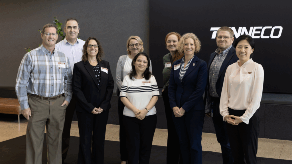 3R President Jana Lake alongside Accelerate Members